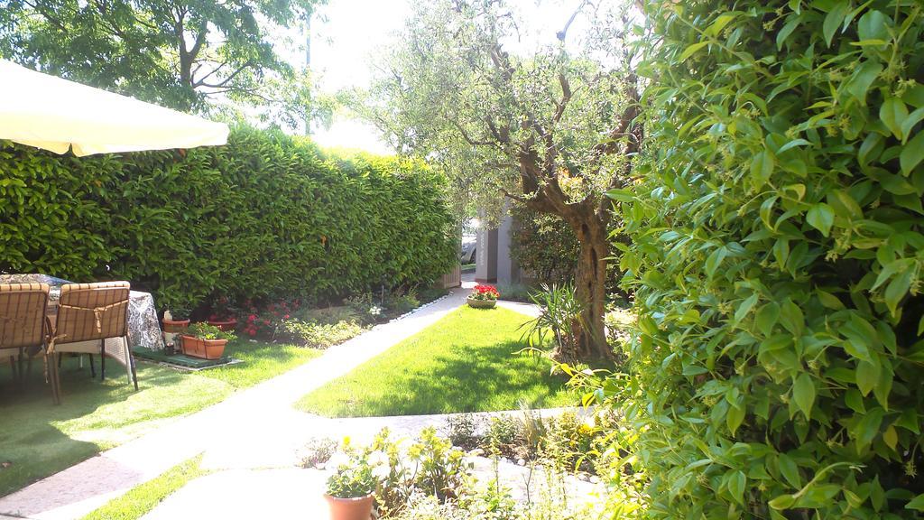 B&B Garda 4U Desenzano del Garda Exteriör bild