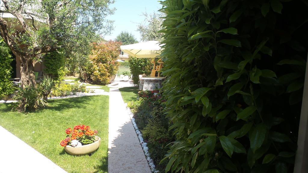 B&B Garda 4U Desenzano del Garda Exteriör bild