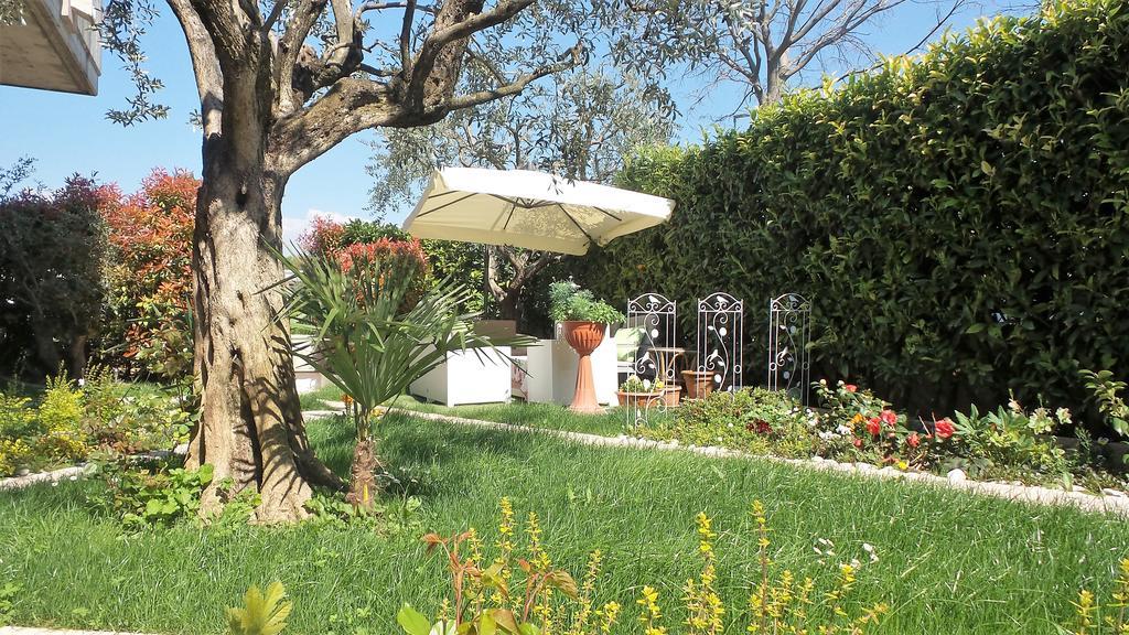 B&B Garda 4U Desenzano del Garda Exteriör bild