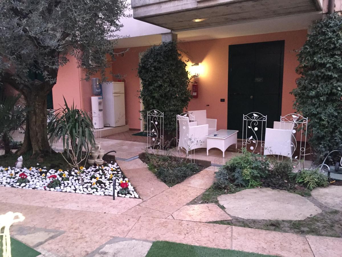 B&B Garda 4U Desenzano del Garda Exteriör bild