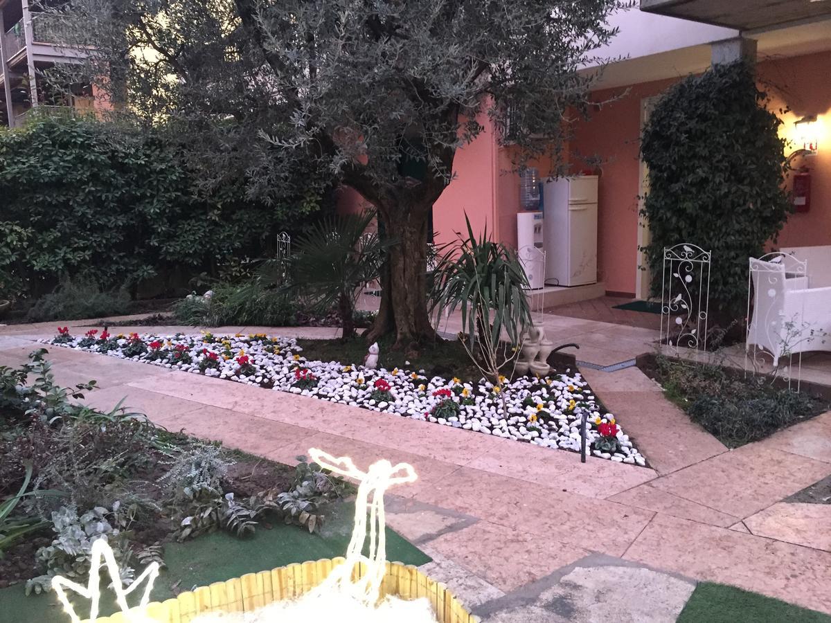 B&B Garda 4U Desenzano del Garda Exteriör bild