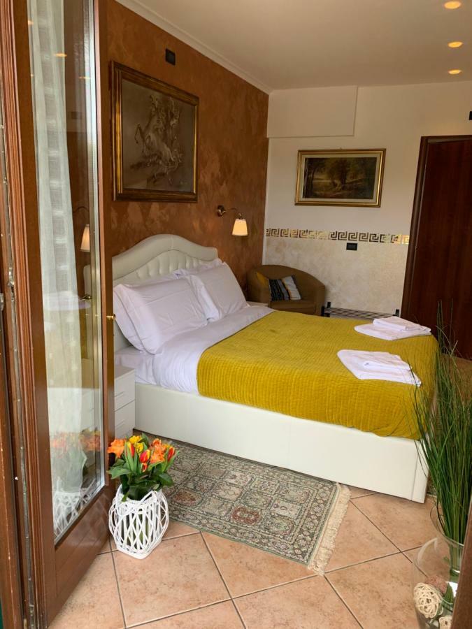 B&B Garda 4U Desenzano del Garda Exteriör bild